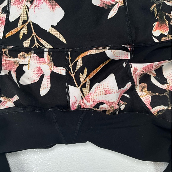 Athleta Magnolia Salutation Stash Pocket Leggings Size Small Floral/Black 305922 - Picture 10 of 13